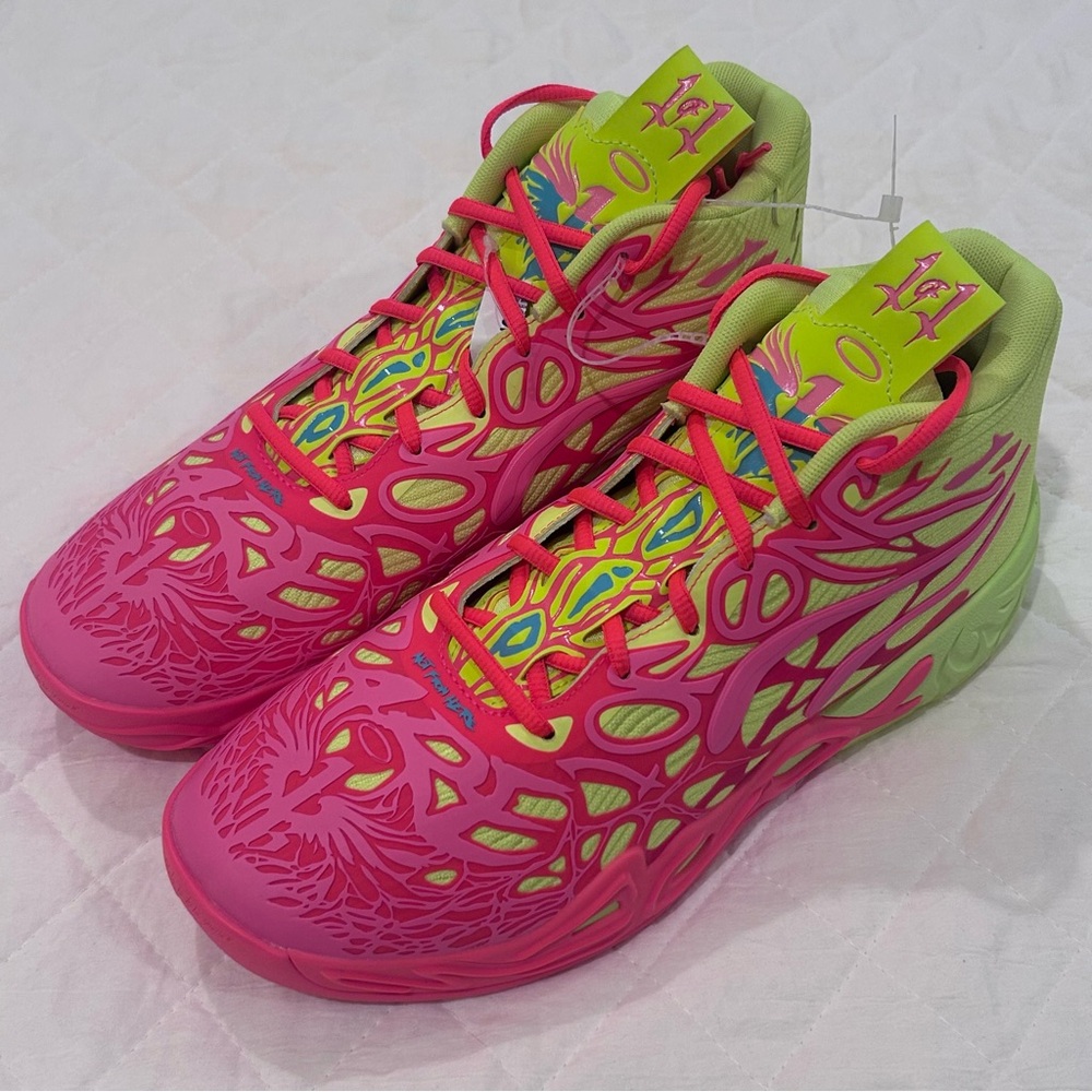 PUMA x Lamelo Ball MB.04 1Love Men Sz 11 Yellow Pink 310532-01 Basketball NEW